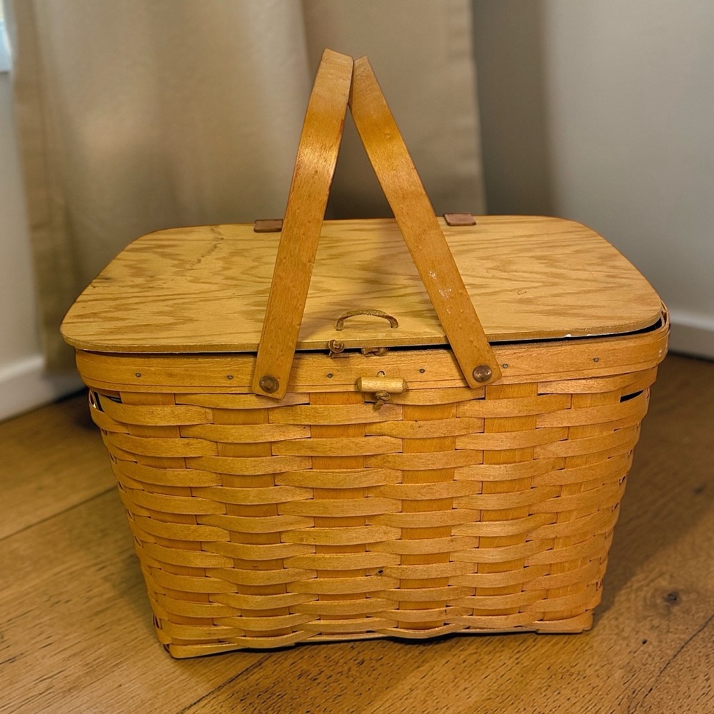 Vintage Longaberger Women Picnic Basket With Lid Handwoven Dresden Ohio